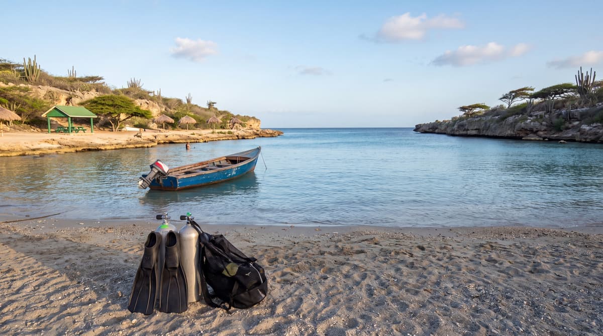 The Best Dive Sites in Curacao: A Site-by-Site Guide (Shore and Boat)